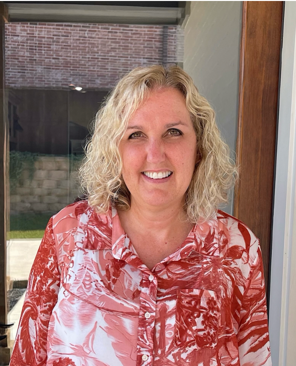 Dr. Lisa Albuja